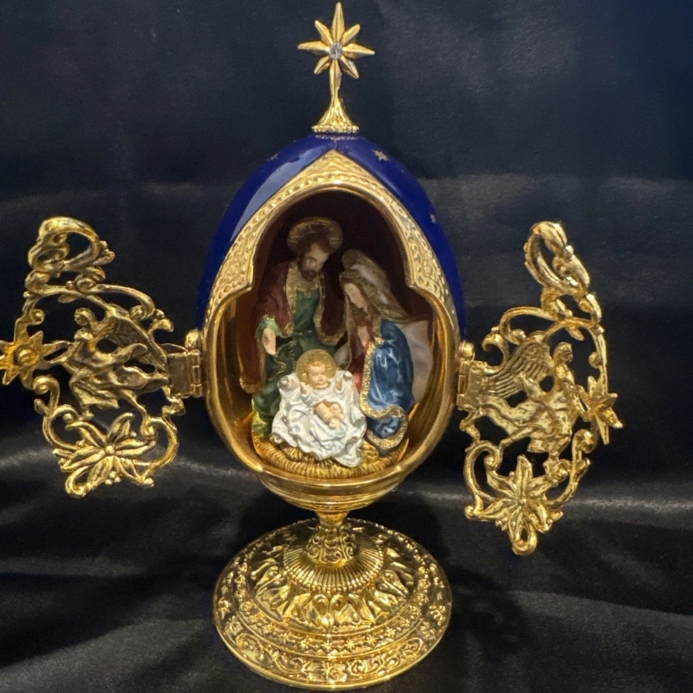 House of Fabergé "A King is Born Collector Egg" by Franklin Mint.